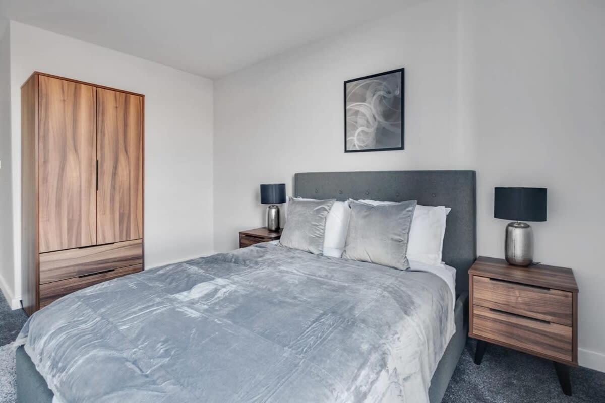 Smart 2 Bedroom Flat In The Heart Of *
