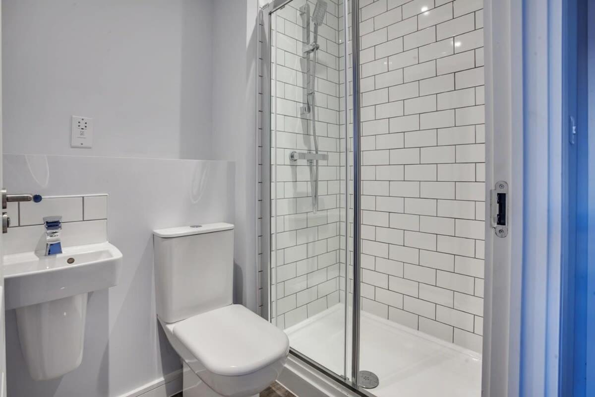 Smart 2 Bedroom Flat In The Heart Of * Birmingham