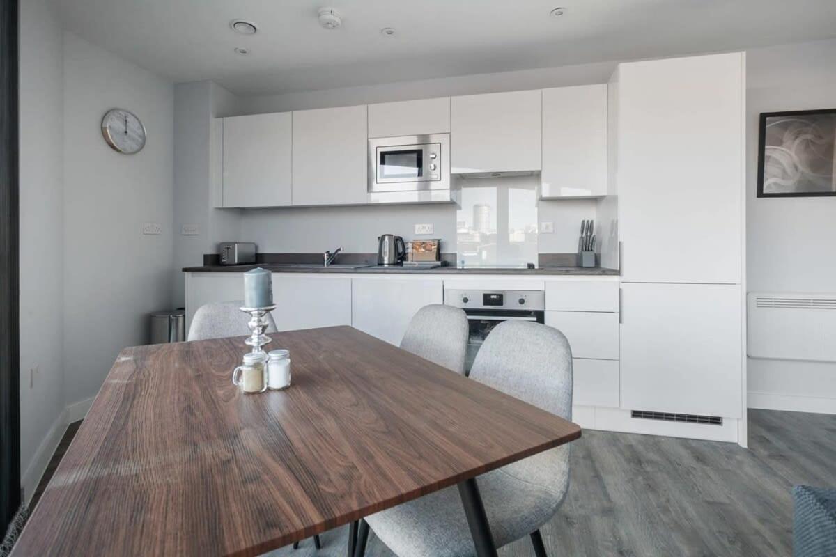 Smart 2 Bedroom Flat In The Heart Of