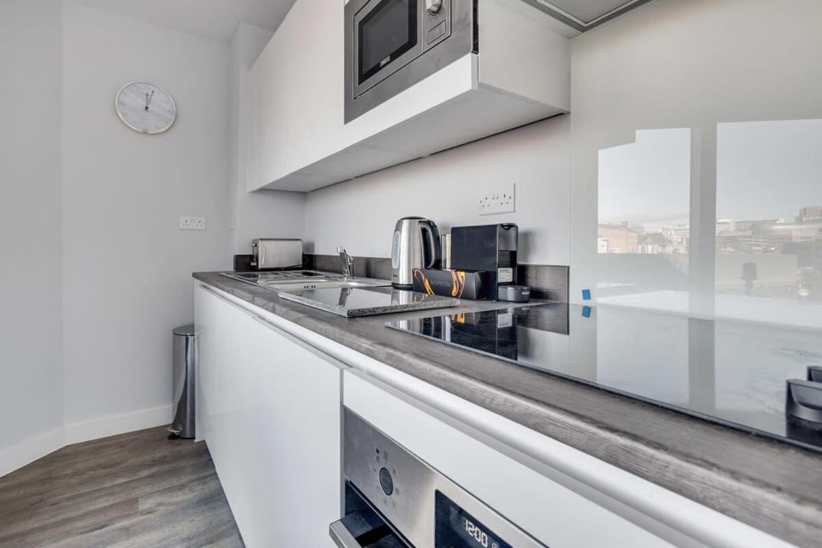Smart 2 Bedroom Flat In The Heart Of Apartment